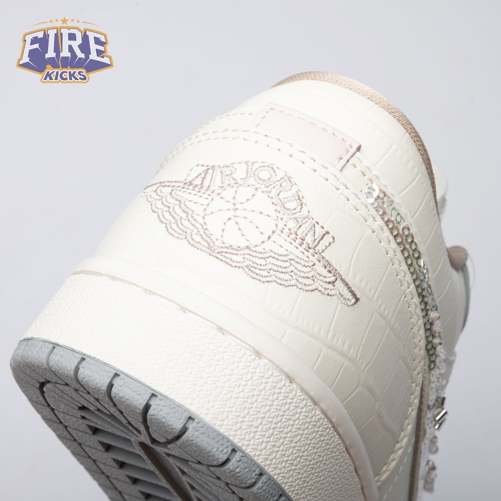 Jordan 1 Low Sail Soft Pearl IH7323-100 Unisex