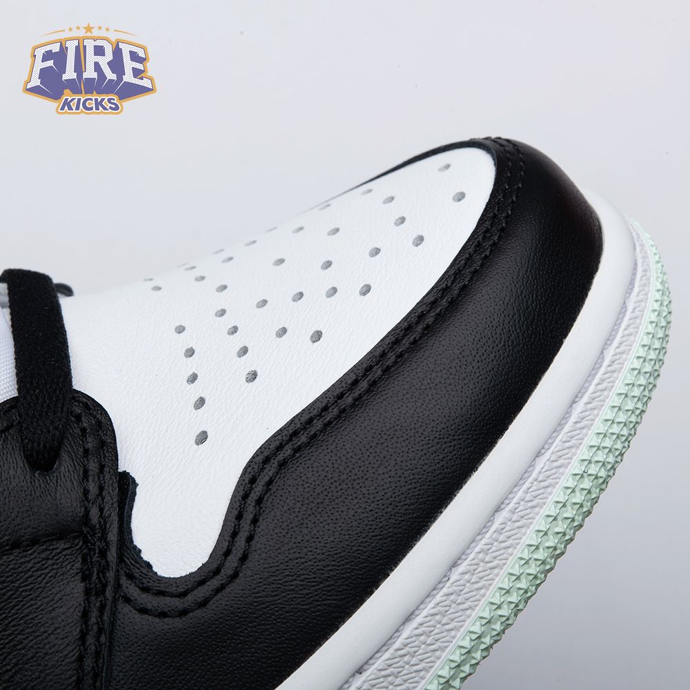 Air Jordan 1 OG Igloo 861428-100 Unisex