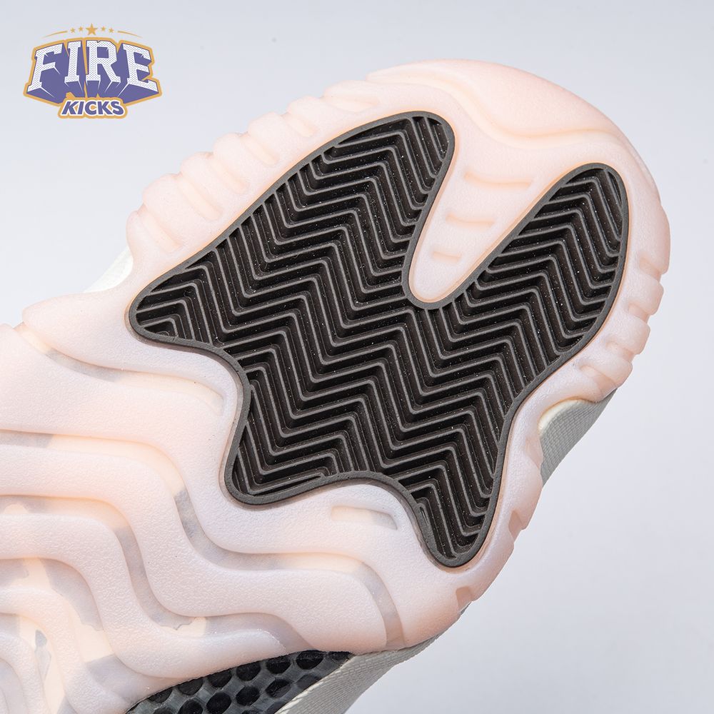 Air Jordan 11 "Neapolitan" Unisex