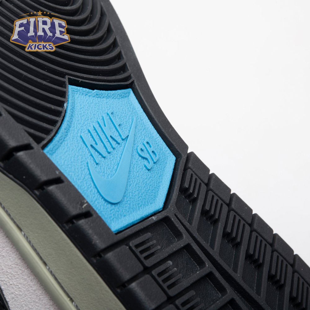 Nike SB Dunk Low Maple Leaf Central Park 313170-021 Unisex