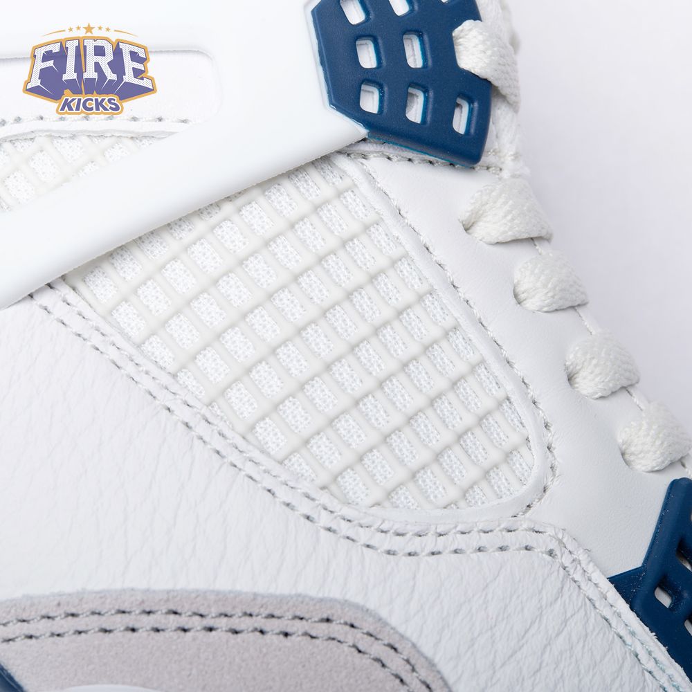 Jordan 4 SB "Summit White/Navy" DR5415-100 Unisex