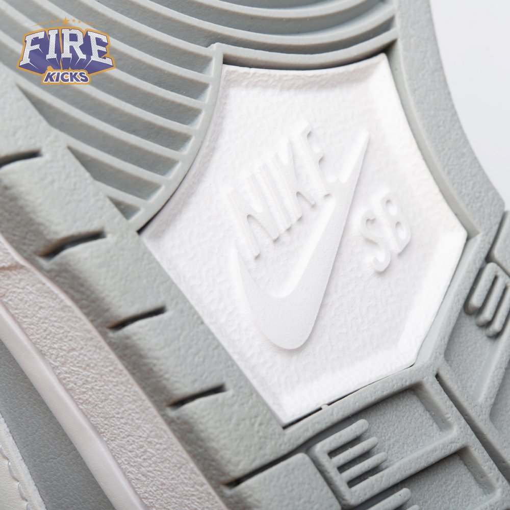 Nike SB Dunk Low Summit White Wolf Grey Unisex