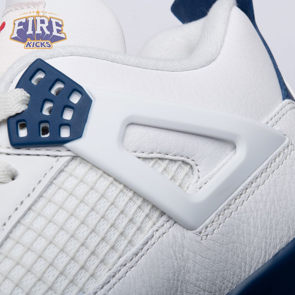 Jordan 4 SB "Summit White/Navy" DR5415-100 Unisex