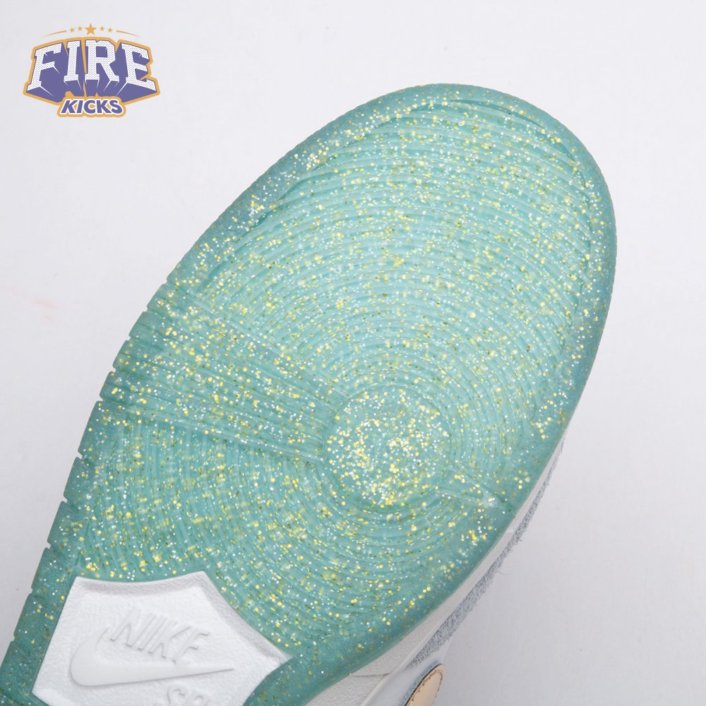 Sean Cliver x Dunk Low SB 'Holiday Special' Men's