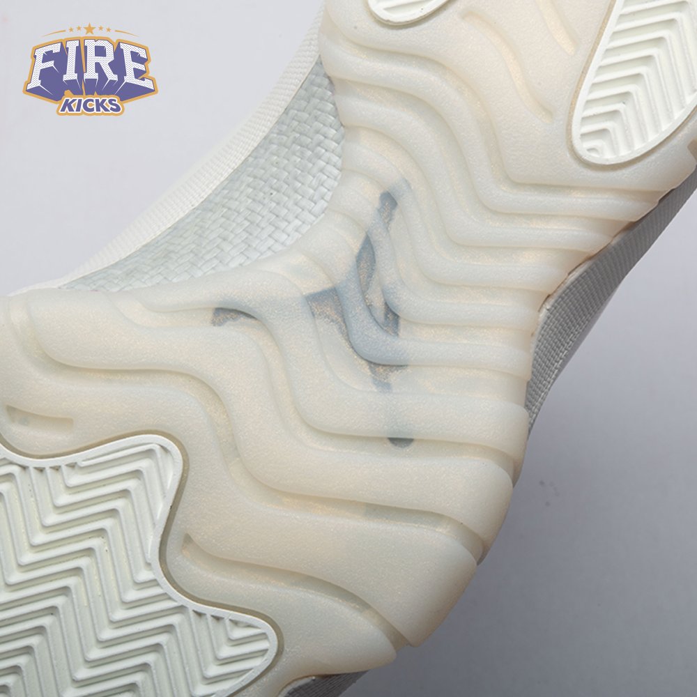 Jordan 11 Retro Pearl Unisex