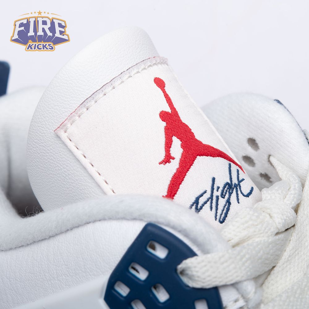 Jordan 4 SB "Summit White/Navy" DR5415-100 Unisex