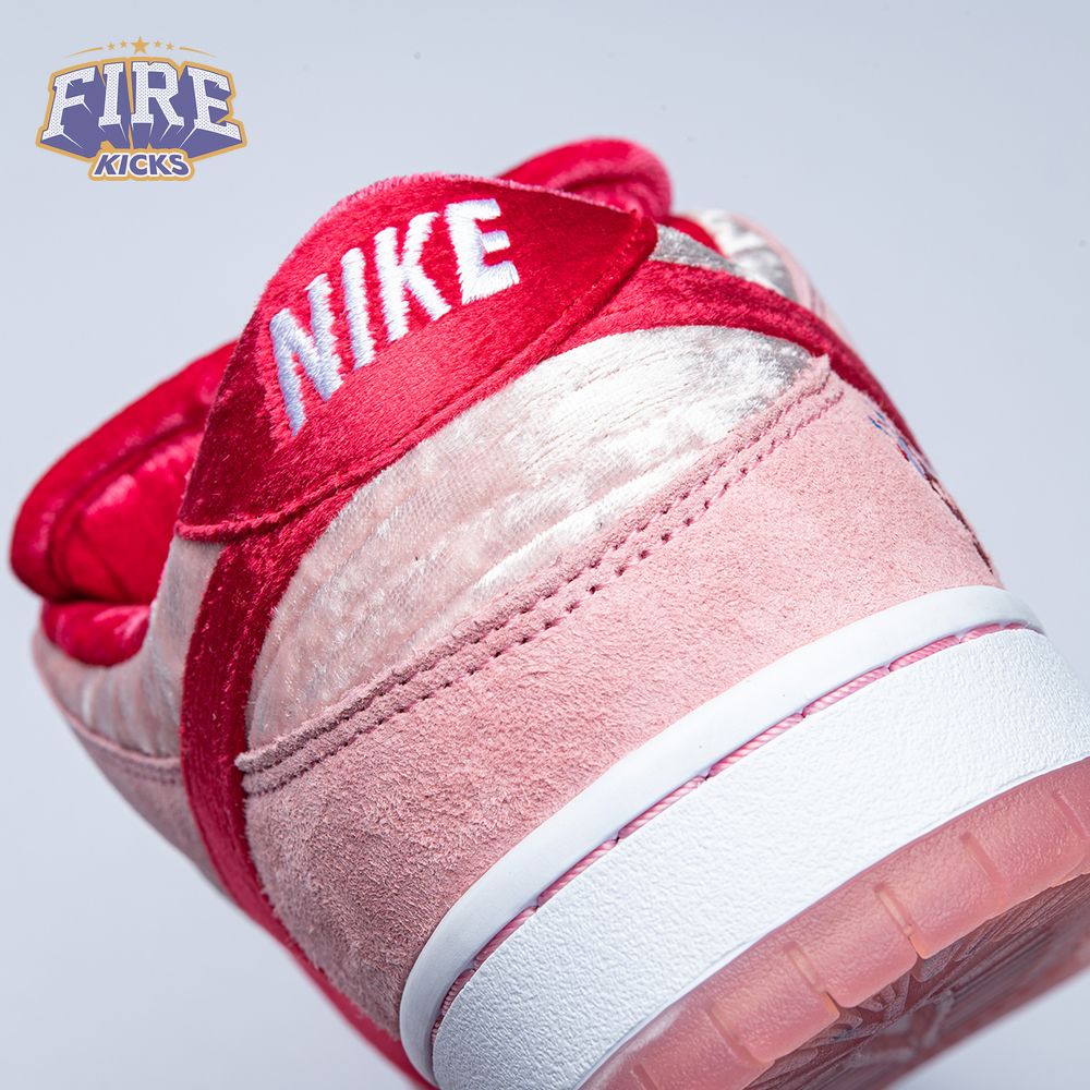 Dunk Low SB 'Valentine's Day' Unisex