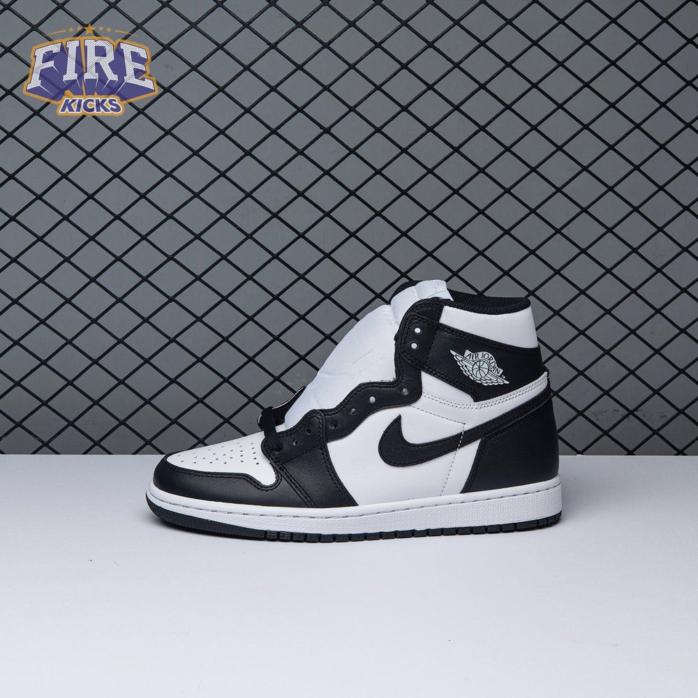 Jordan 1 Retro Black White 555088-010 Unisex