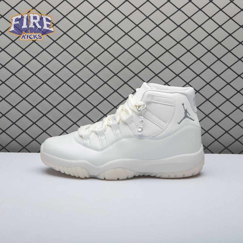 Jordan 11 Retro Pearl Unisex