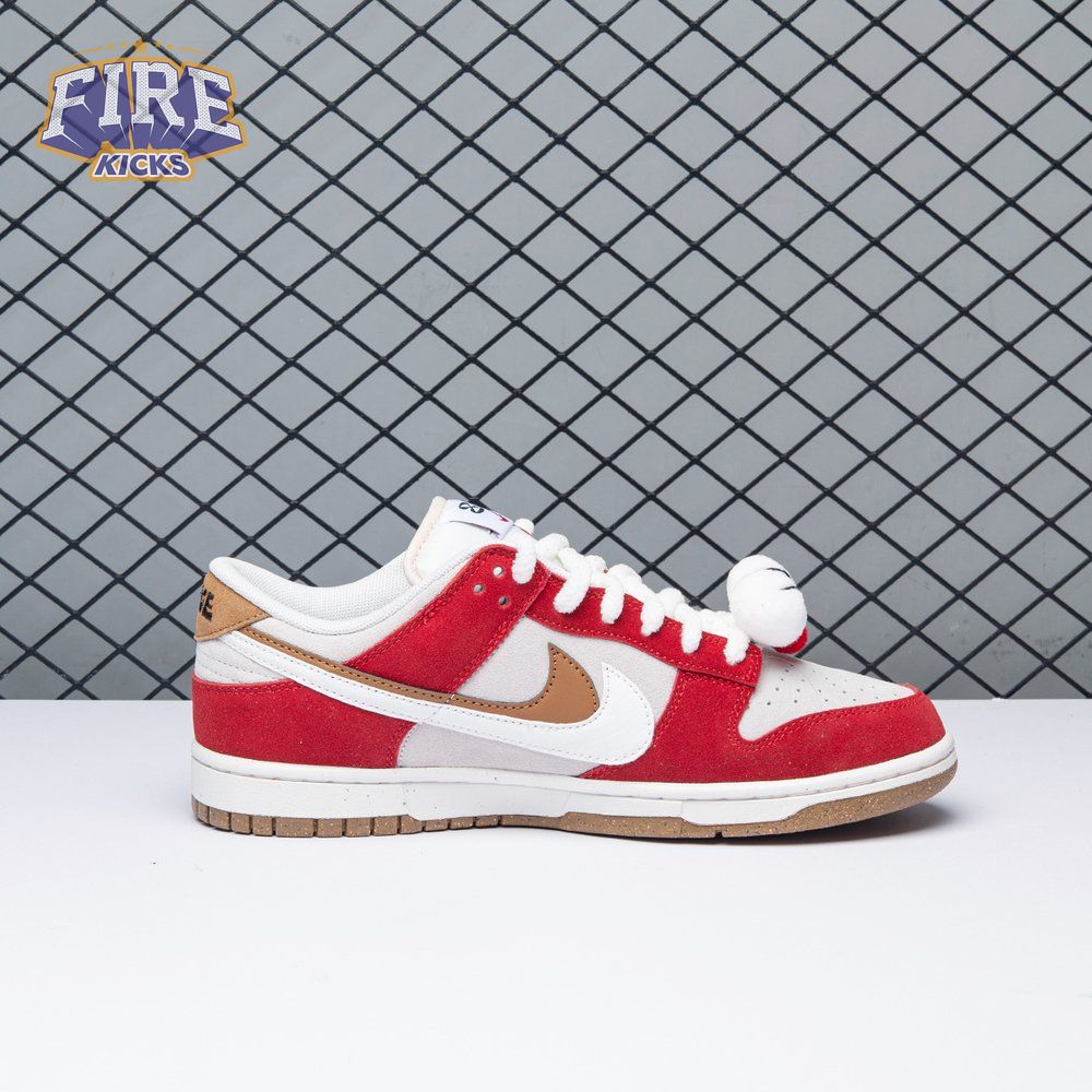 Nike Dunk Low SE Merry Christmas DO9457-112 Unisex