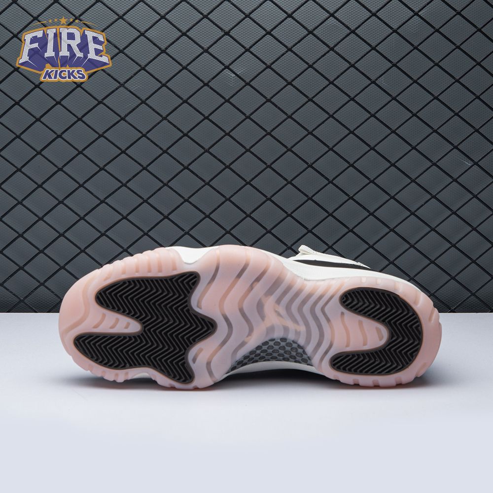 Air Jordan 11 "Neapolitan" Unisex