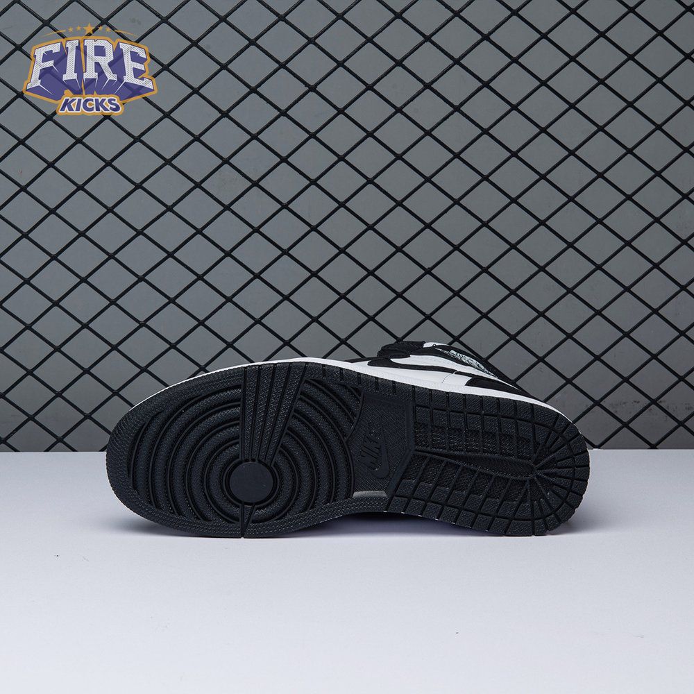 Jordan 1 Retro Black White 555088-010 Unisex