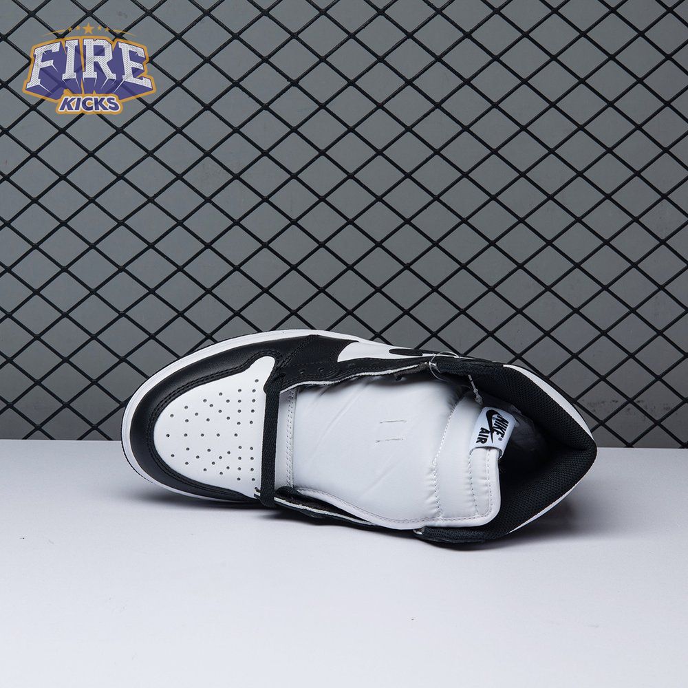 Jordan 1 Retro Black White 555088-010 Unisex