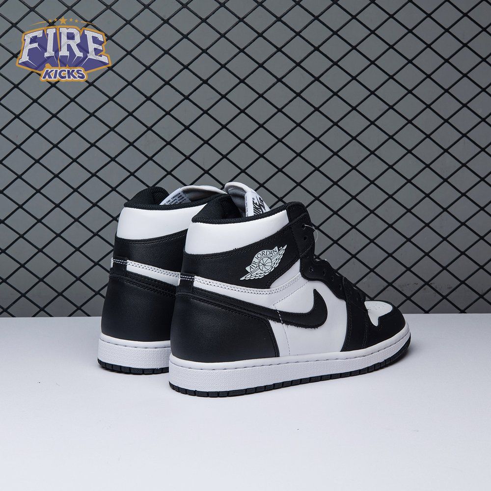 Jordan 1 Retro Black White 555088-010 Unisex