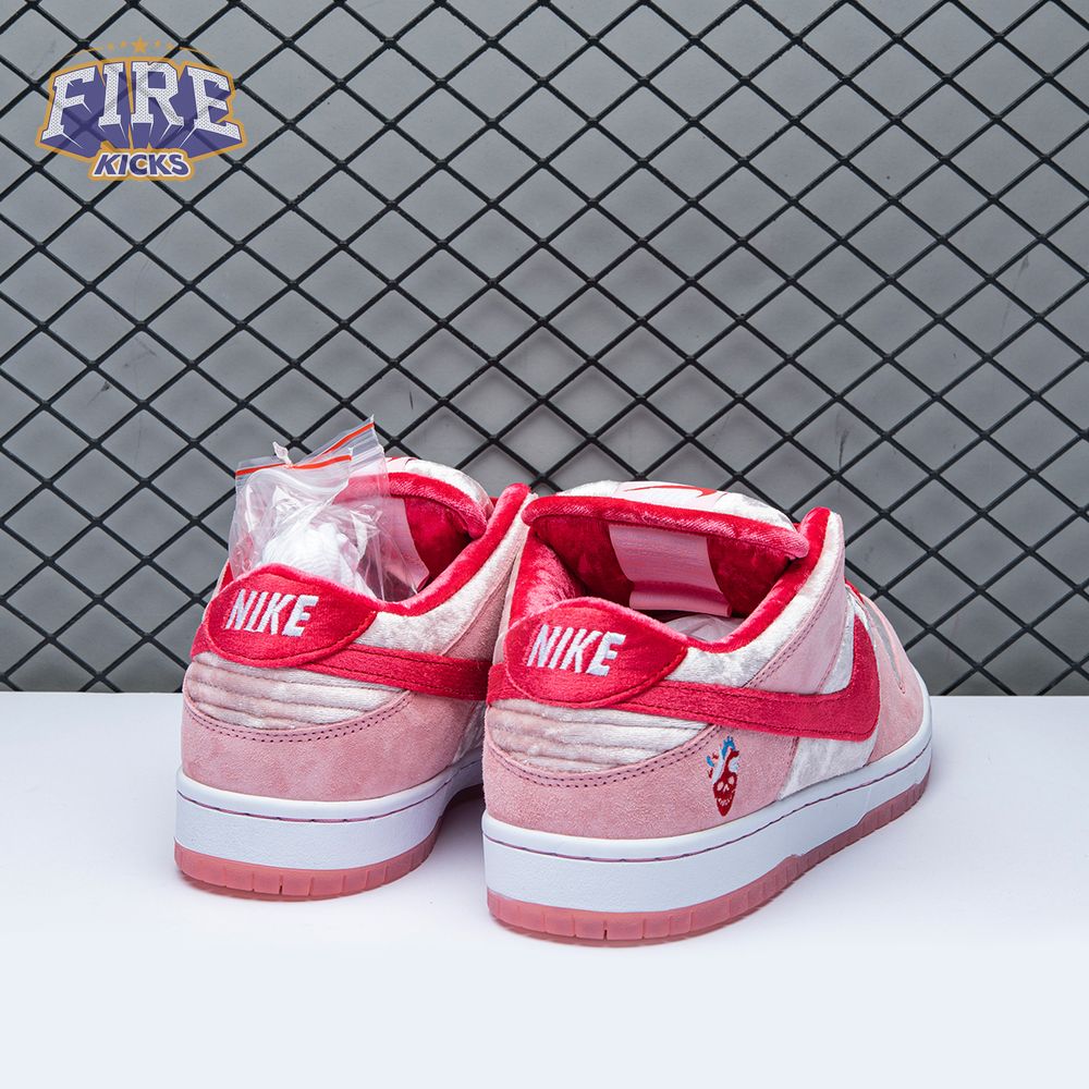 Dunk Low SB 'Valentine's Day' Unisex