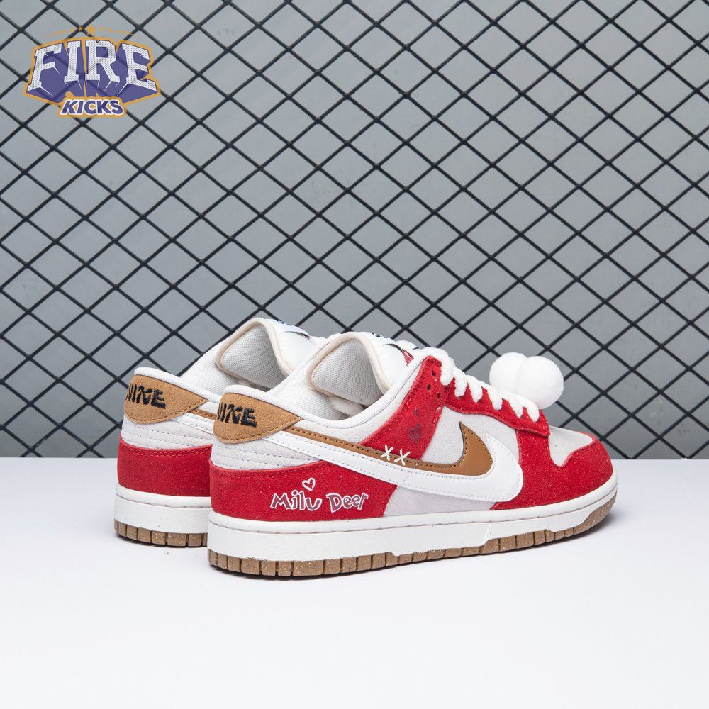 Nike Dunk Low SE Merry Christmas DO9457-112 Unisex