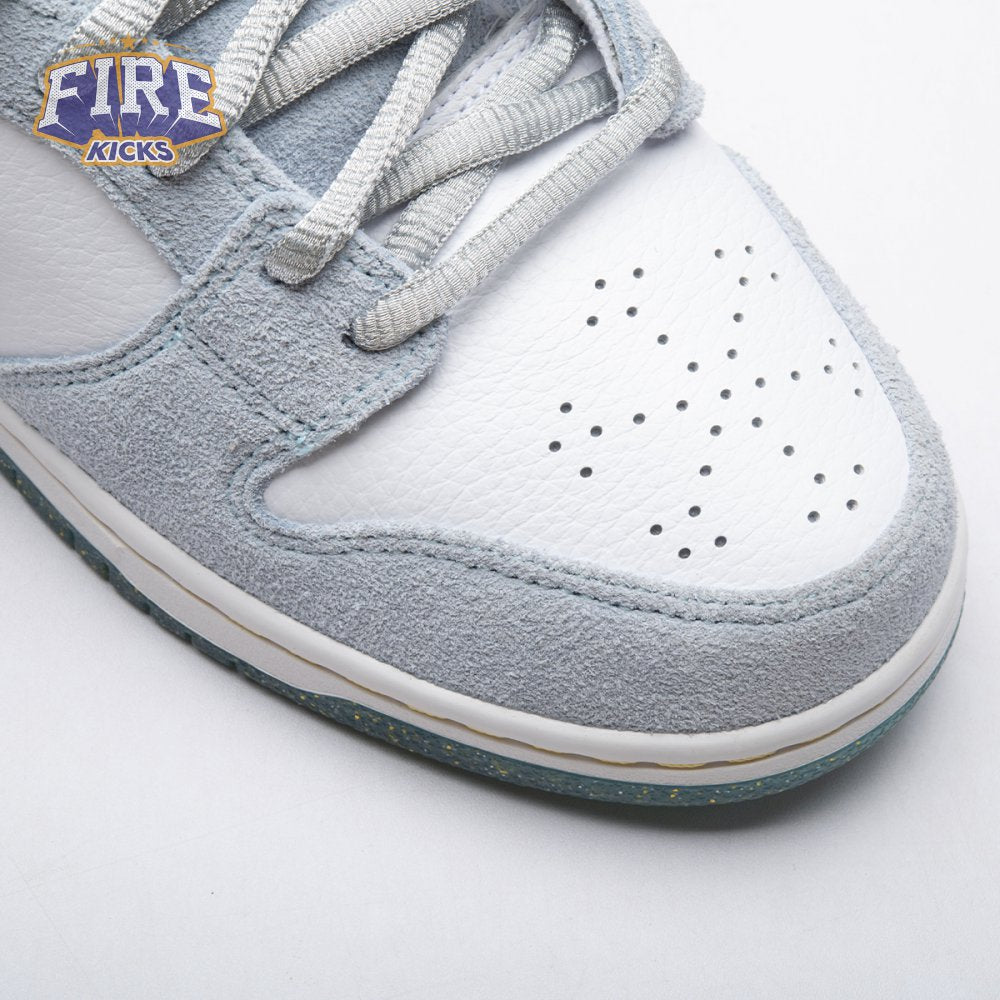 Sean Cliver x Dunk Low SB 'Holiday Special' Men's