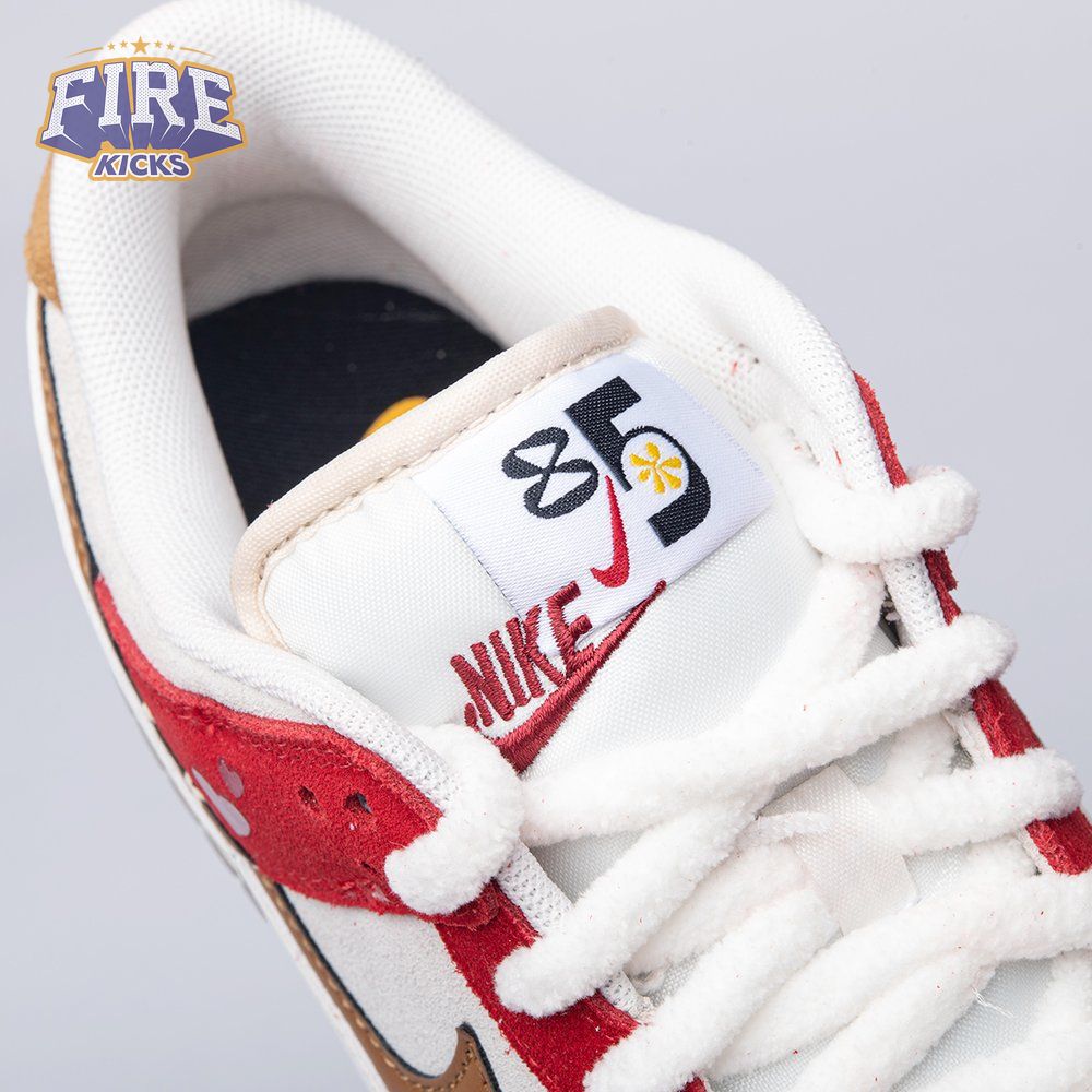 Nike Dunk Low SE Merry Christmas DO9457-112 Unisex