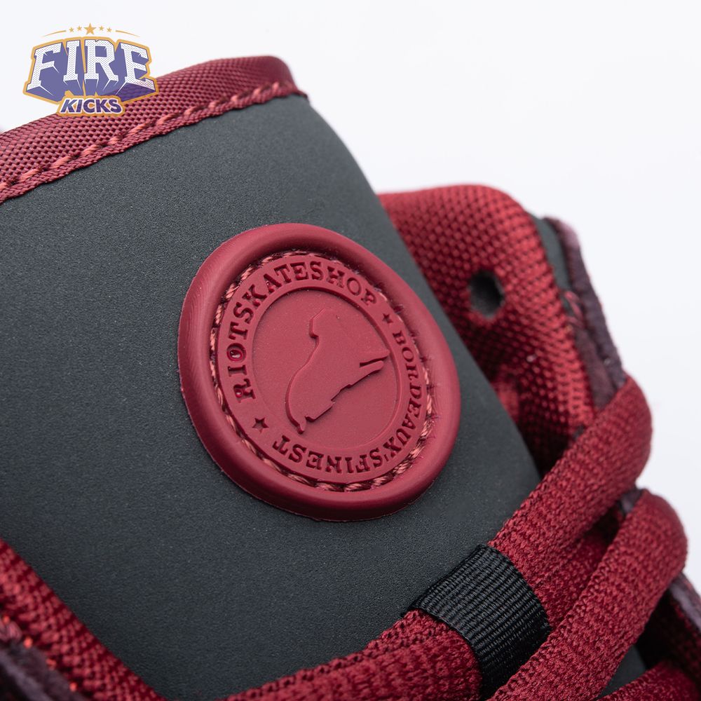 Riot Skateshop Nike SB Dunk Low FZ1289-200 Unisex